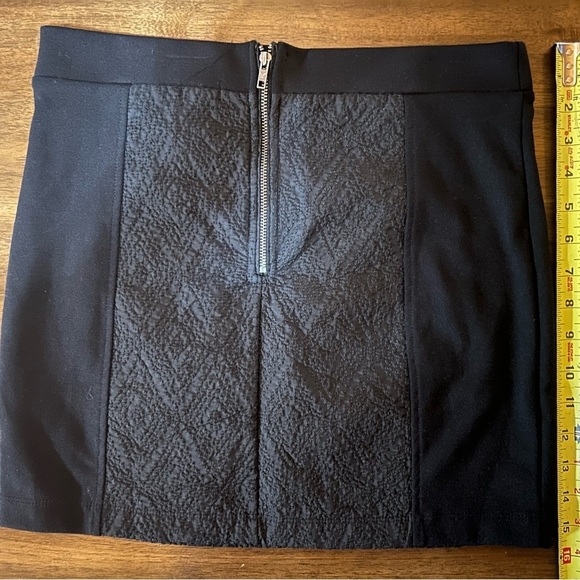 NWT American Eagle Black Skirt Size 8 - Picture 3 of 3